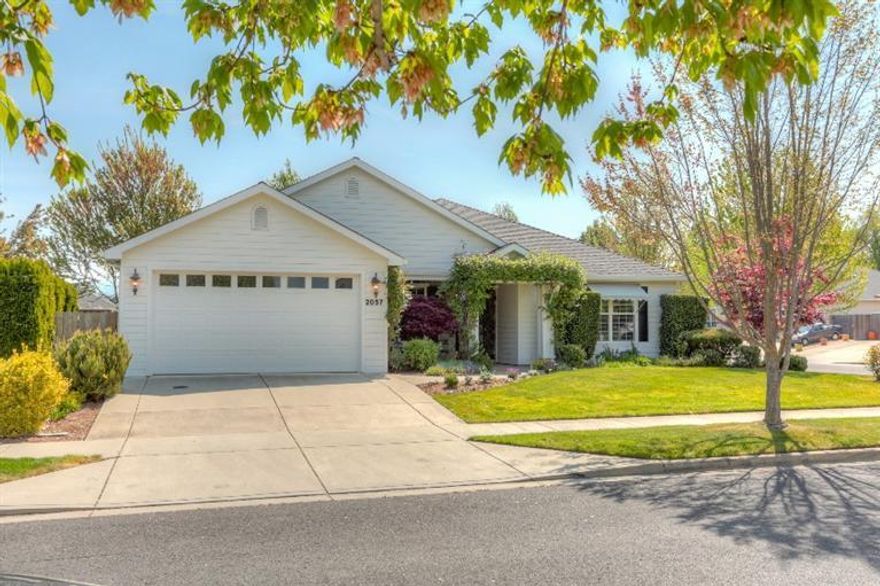 A Decorator's Dream! This gracious single story home sits on a large, open corner lot, and has beautiful upgrades normally found in higher priced homes. Hardwood floors in the entry, hallways, kitchen, greatroom, dining room, and nook areas. Hardwood in master bedroom as well as office. Crisp white kitchen cabinets, crown molding, baseboards, and transoms over windows for additional light. Professionally landscaped, large patio w/overhead trellis, outstanding plantings and good sized fenced backyard. Meticulously maintained and freshened up with new interior paint. THIS HOME IS MOVE IN READY! Handicap friendly, wheelchair access. Griffin Creek Elem, S Medford High and a wonderful, quiet neighborhood!