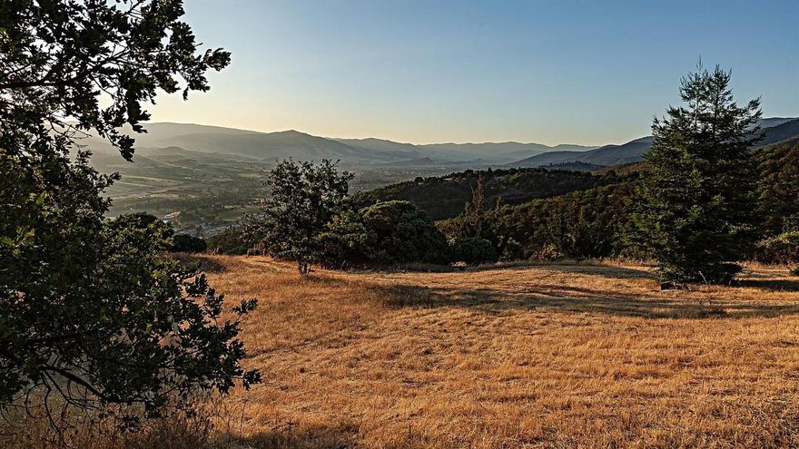 One of a kind Property in Ashland. 21 acres of awesome improved view land 8 minutes from Downtown Ashland. Property has good access roads, well and Utilities to building area. Prime building site is graded and has a permanent home site approval with the county. Standard septic was also approved just below building site but may require renewal. This is the ultimate dream home location close to town with privacy and convenience. Owner Carry Option.