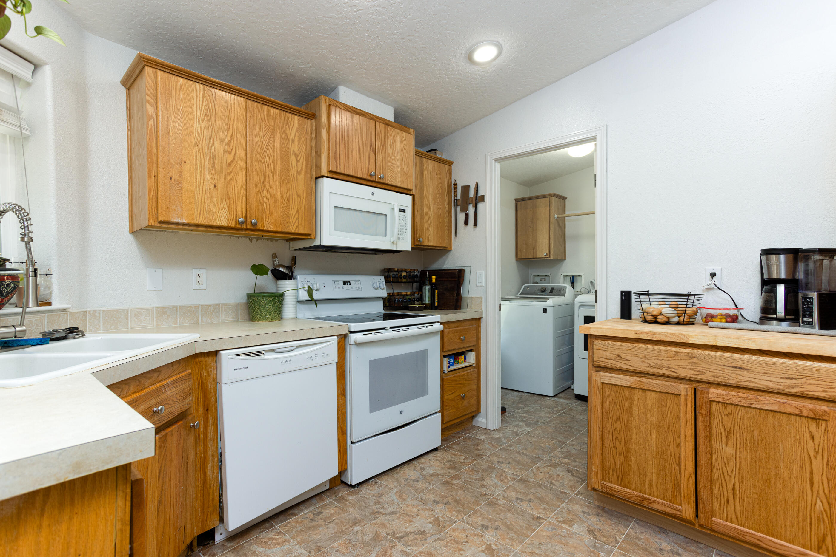 Los Pinos - Residential