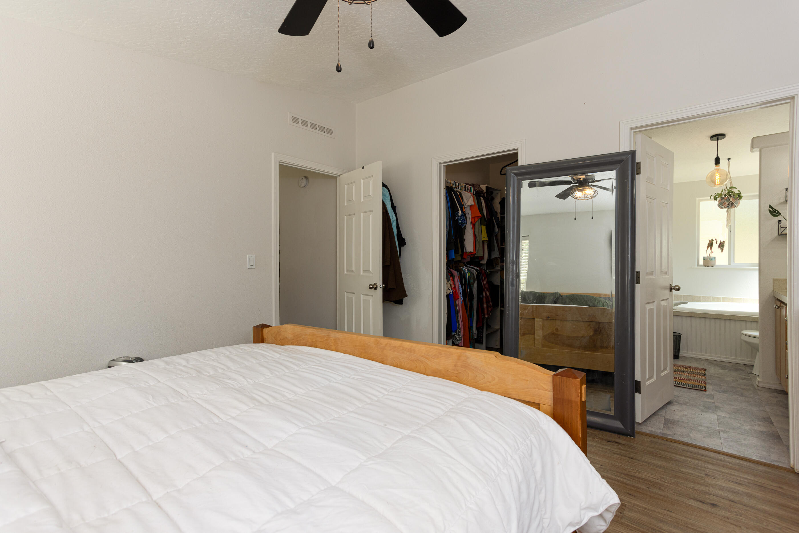 Los Pinos - Residential