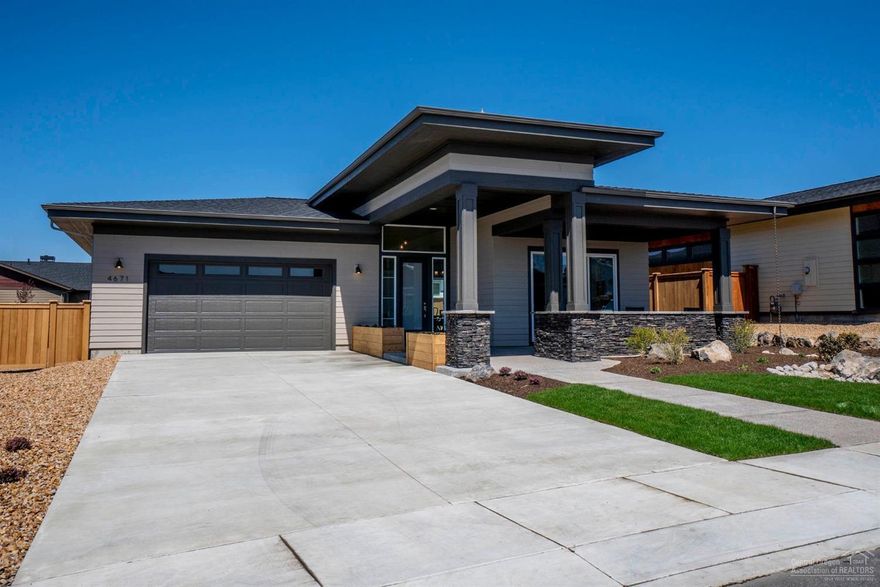 Large open spaces in a modern design are inviting in this home by Palmer Homes in Redtail Ridge. Vaulted ceilings, bright spaces, luxurious master suite and inspired family living areas with mountain views, 3 car garage, all on a large home site.