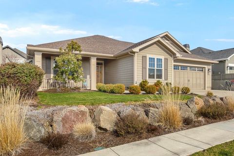 Photo of 3969 Sunleaf Avenue, Medford, OR 97504 (MLS # 220215487)