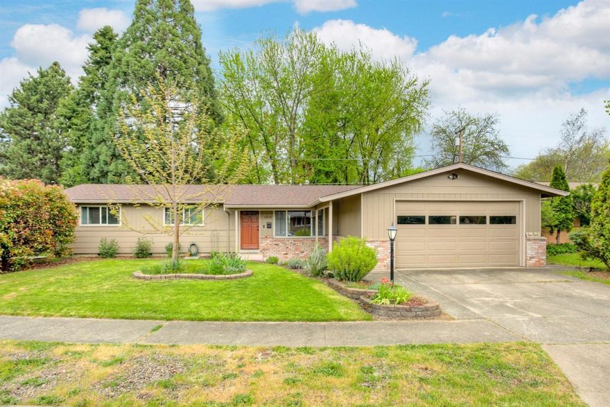 A beautifully remodeled home in a great SW Medford neighborhood. The home features 4 bedrooms, 2 full baths, hardwood floors, open and bright floorplan and a fabulous deck off the kitchen. The large backyard and garden area are perfect for entertaining and fenced for privacy. A great sanctuary in a great location. Close to shopping and in Jefferson School District. A must tour home!