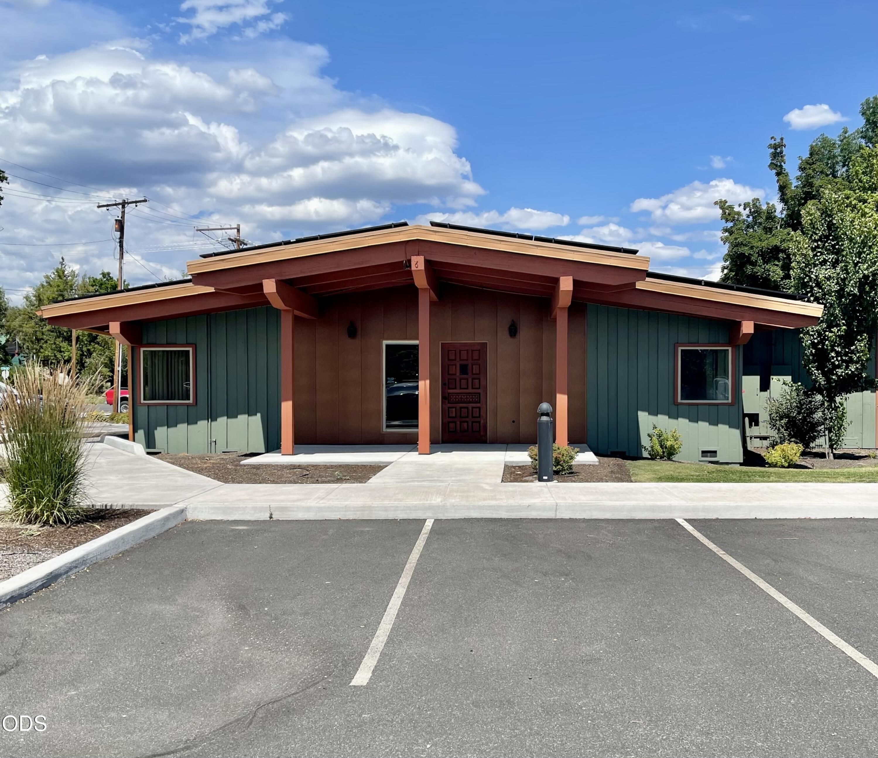 Photo 1 of 28 — 404 S 4th Street Ste B, Klamath Falls, OR 97601