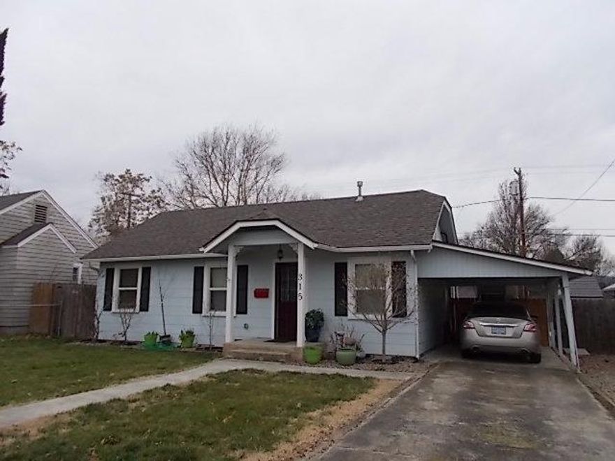 This is a great cottage with a large back yard. fireplace in the living Kitchen with a dining area and sliding door to the covered patio. Home warranty is included with sale.