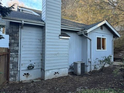 Tiny photo for 1986 Kelly Way, Grants Pass, OR 97527 (MLS # 220215518)