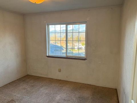 Tiny photo for 1986 Kelly Way, Grants Pass, OR 97527 (MLS # 220215518)