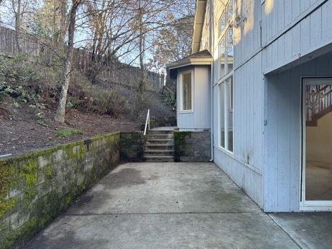 Tiny photo for 1986 Kelly Way, Grants Pass, OR 97527 (MLS # 220215518)