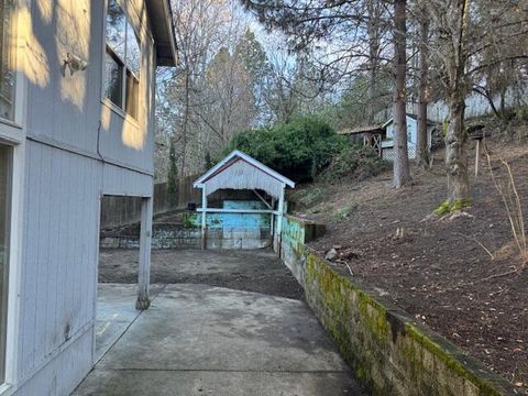Tiny photo for 1986 Kelly Way, Grants Pass, OR 97527 (MLS # 220215518)