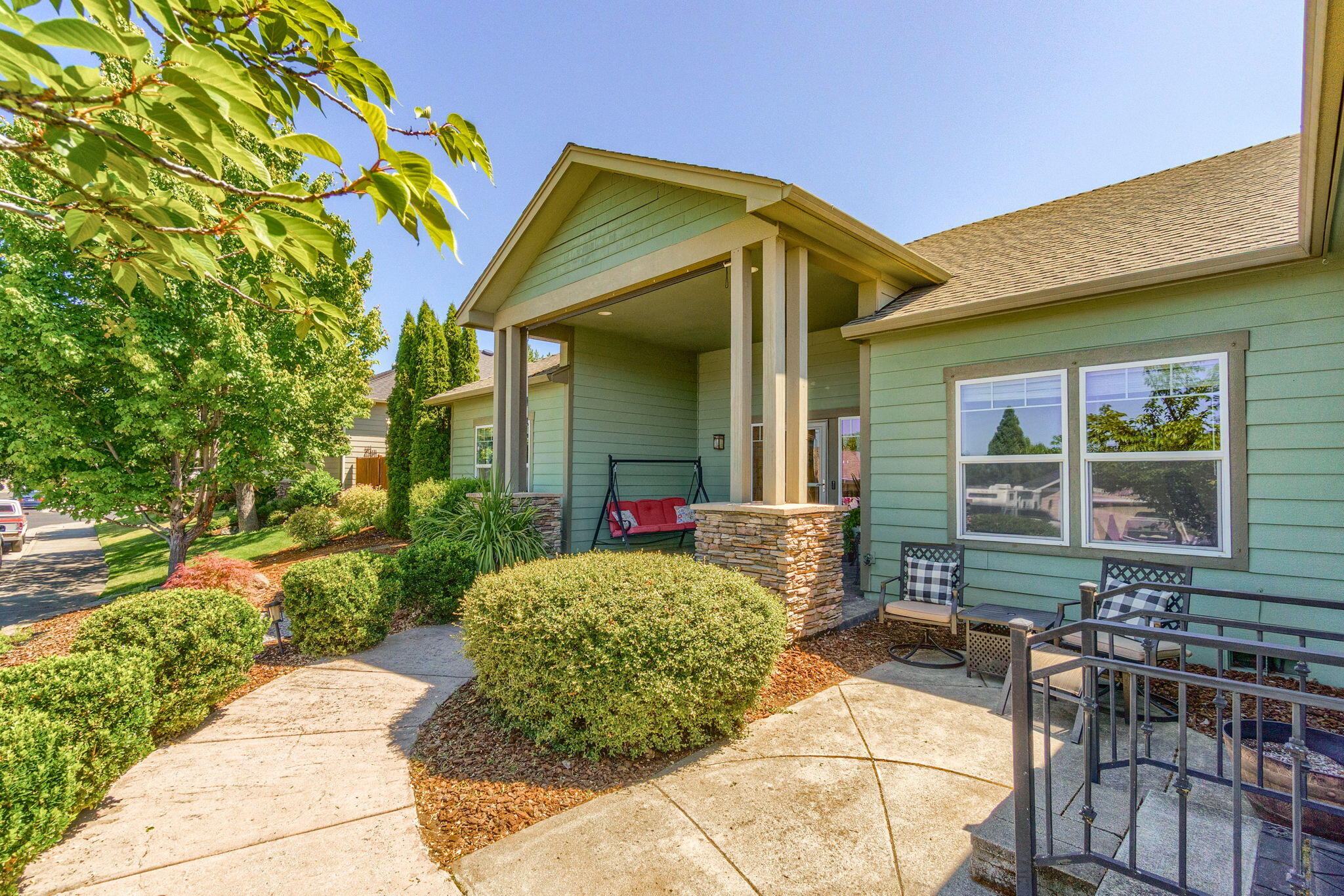 571 Old Waverly Way