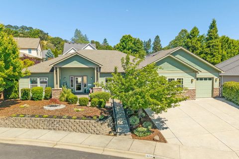 571 Old Waverly Way Eagle Point OR 97524