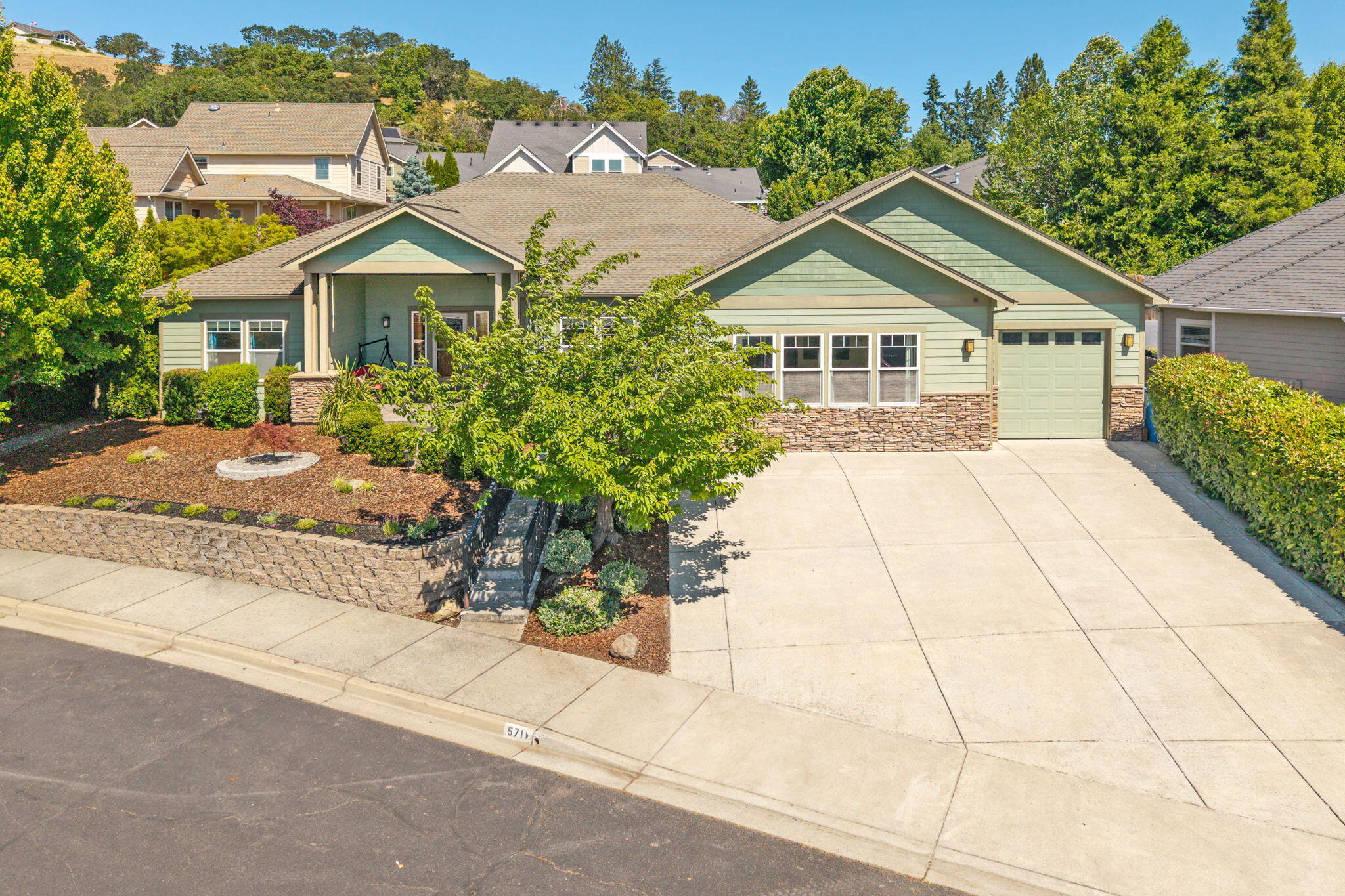 571 Old Waverly Way