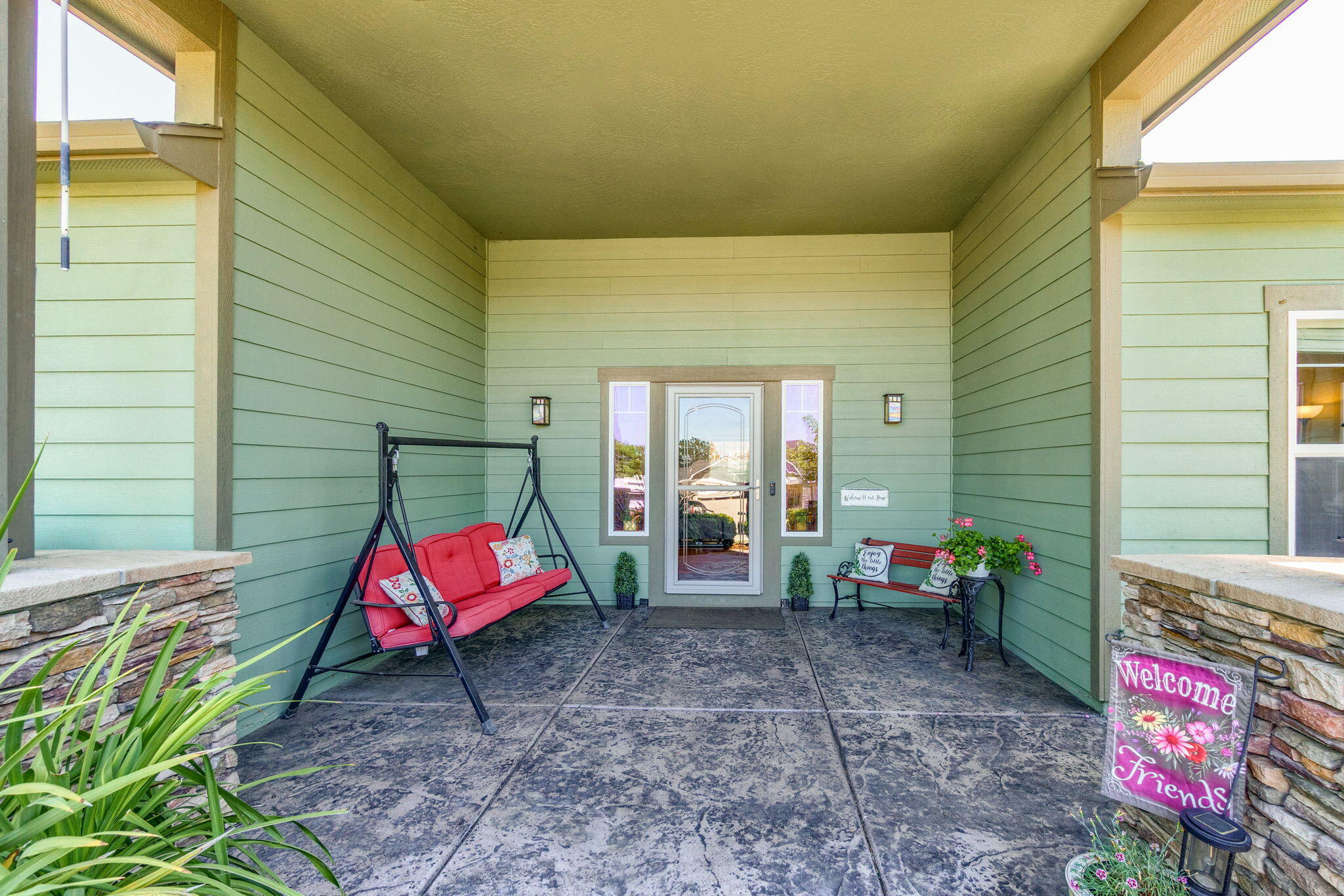 571 Old Waverly Way