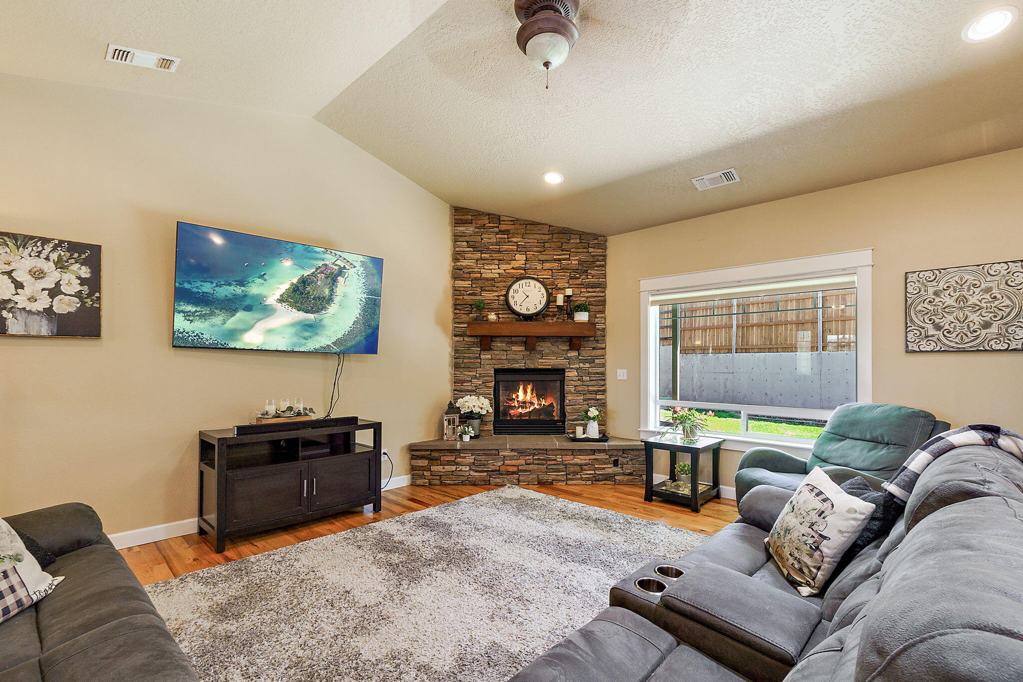 571 Old Waverly Way
