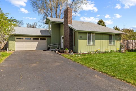 Photo of 5081 Southview Drive, Klamath Falls, OR 97603 (MLS # 220219380)