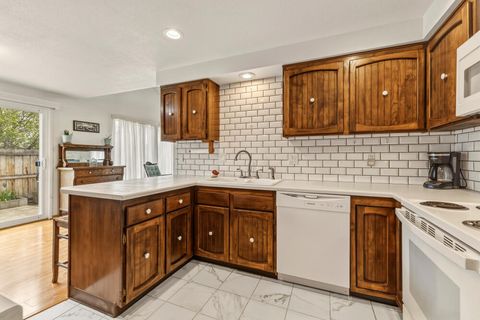 Tiny photo for 5081 Southview Drive, Klamath Falls, OR 97603 (MLS # 220219380)