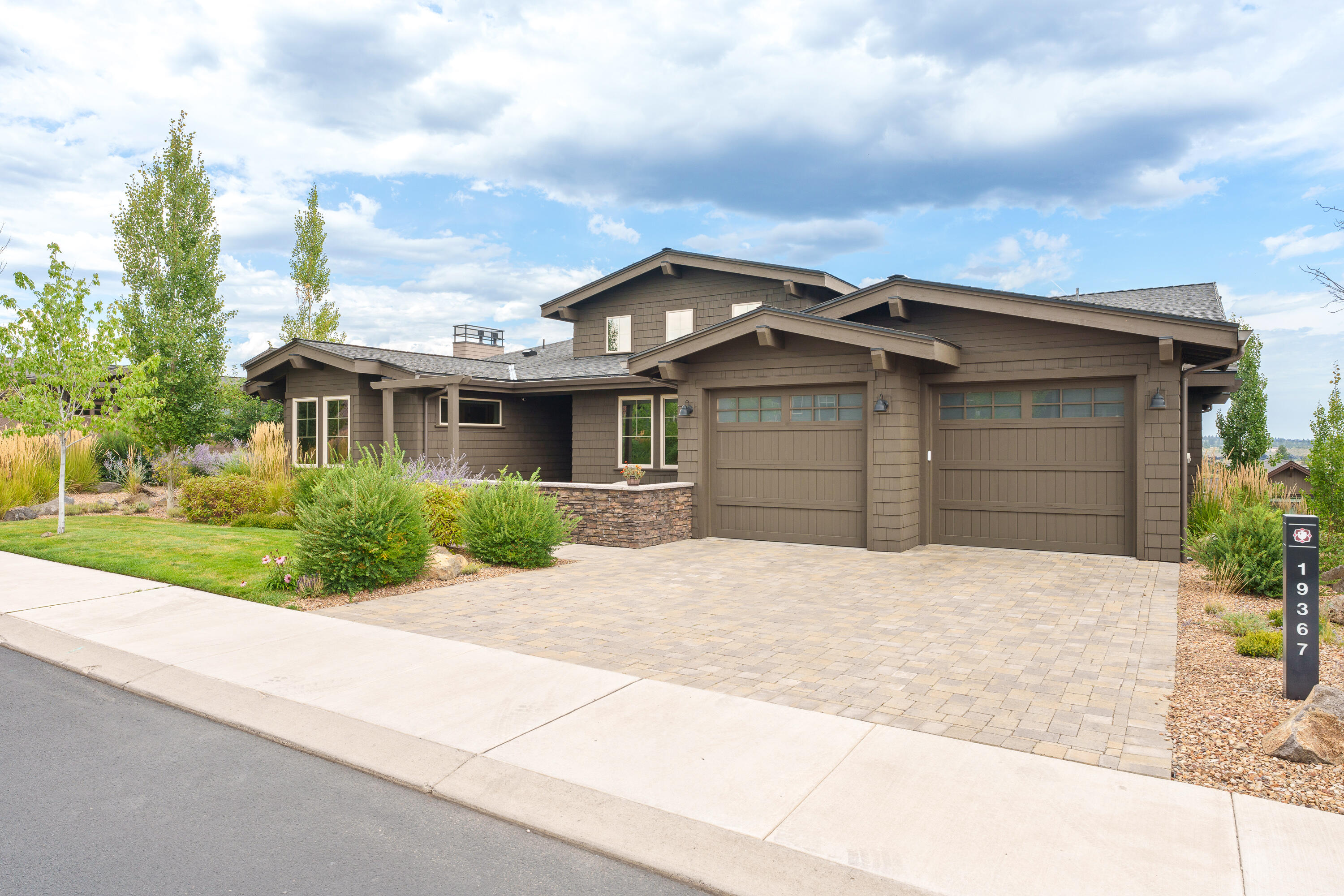 19367 Alianna Loop