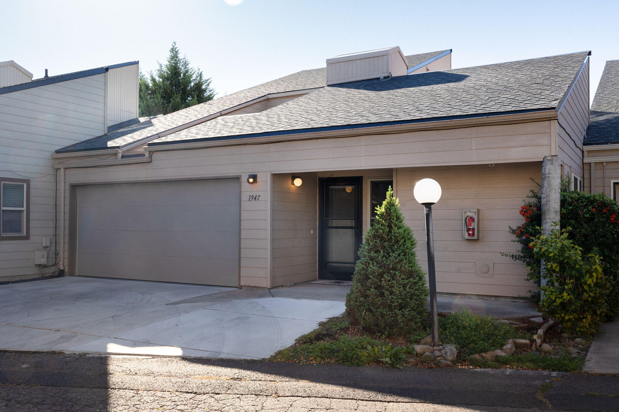 1947 NE Otelah Place
