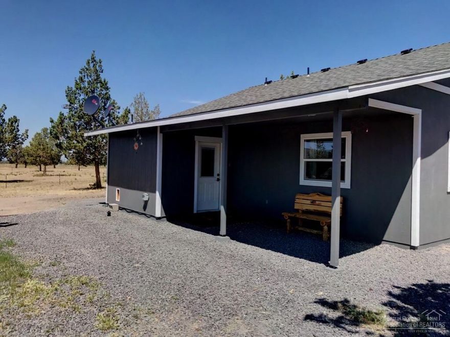 Charming little 1bed/1bath home on 7 acres, fully fenced and set up for horses. Amazing views with high end finishes throughout and ready for a new addition. Home was just recently completed.