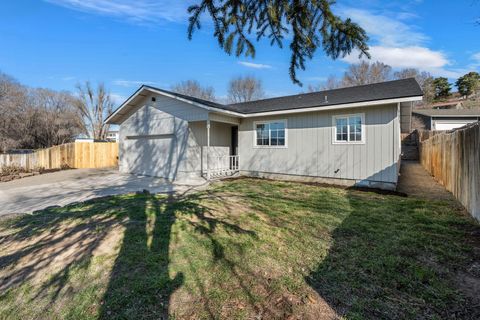 Tiny photo for 695 NE 8th Street, Prineville, OR 97754 (MLS # 220217611)