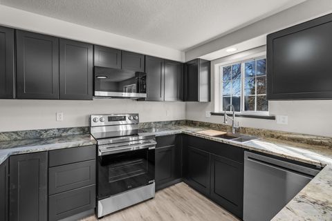 Tiny photo for 695 NE 8th Street, Prineville, OR 97754 (MLS # 220217611)