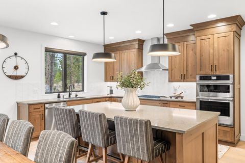 Tiny photo for 56282 Elk Run Drive #404, Bend, OR 97707 (MLS # 220215122)