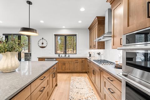 Tiny photo for 56282 Elk Run Drive #404, Bend, OR 97707 (MLS # 220215122)