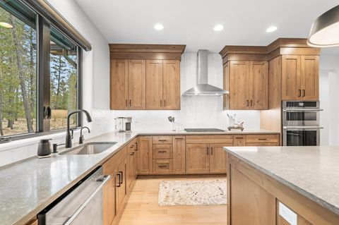 Tiny photo for 56282 Elk Run Drive #404, Bend, OR 97707 (MLS # 220215122)