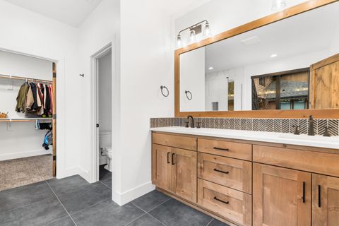 Tiny photo for 56282 Elk Run Drive #404, Bend, OR 97707 (MLS # 220215122)