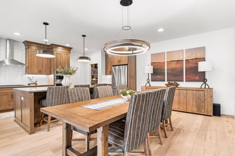 Tiny photo for 56282 Elk Run Drive #404, Bend, OR 97707 (MLS # 220215122)