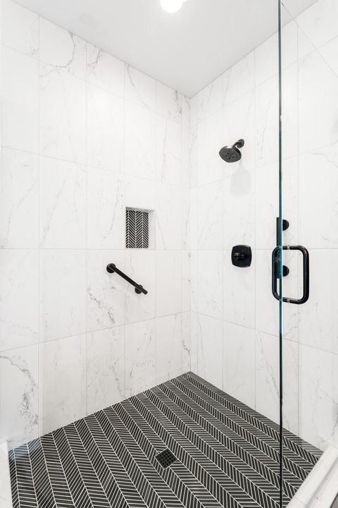 Tiny photo for 56282 Elk Run Drive #404, Bend, OR 97707 (MLS # 220215122)