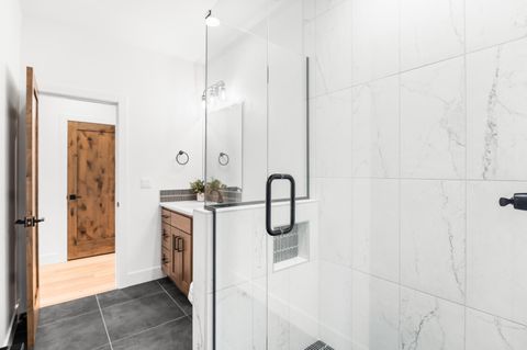 Tiny photo for 56282 Elk Run Drive #404, Bend, OR 97707 (MLS # 220215122)