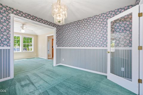 Tiny photo for 2034 NE Bluebird Court NE, Bend, OR 97701 (MLS # 220224773)