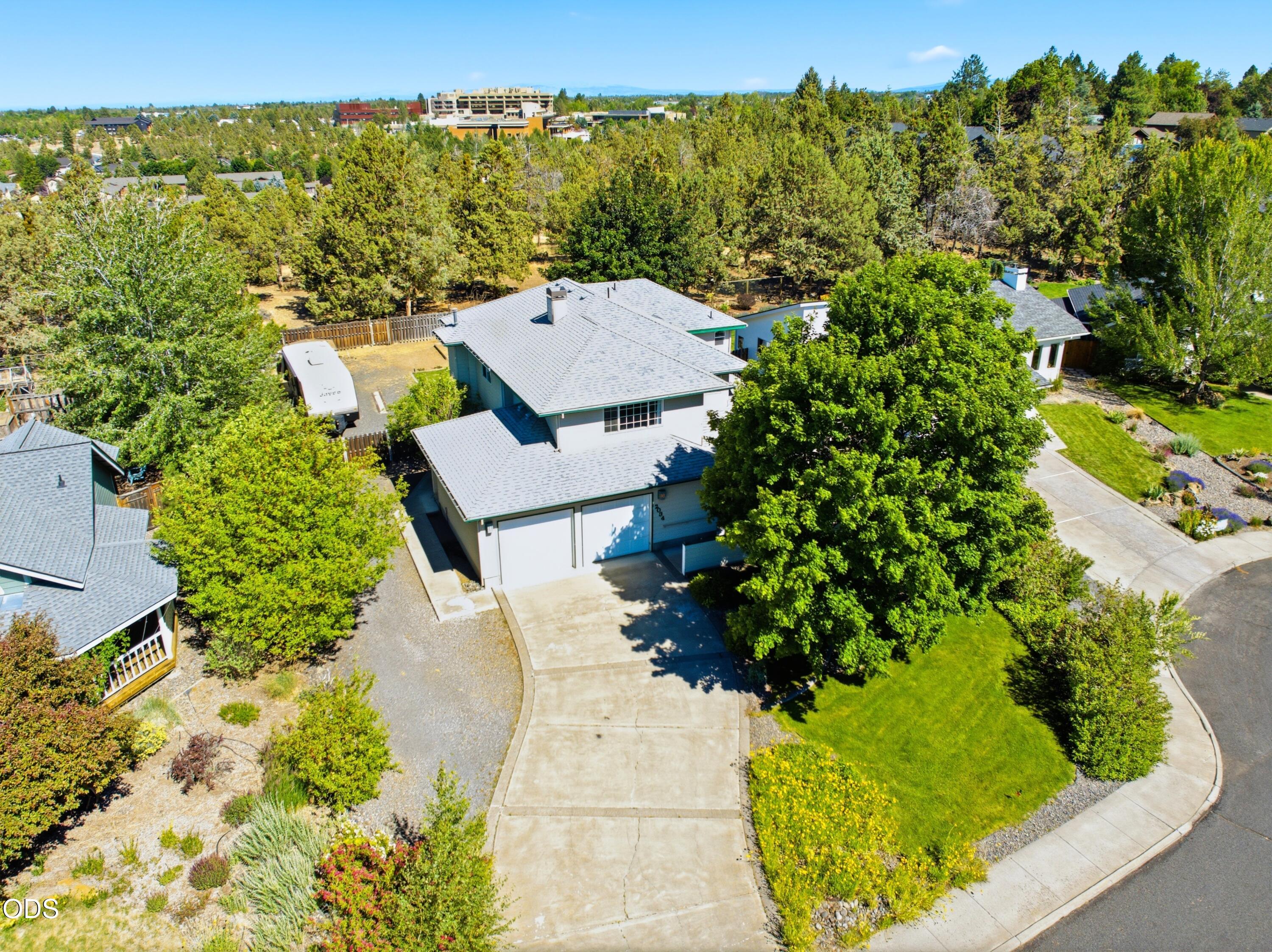 2034 NE Bluebird Court NE
