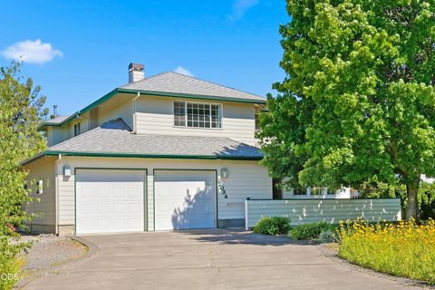 Photo of 2034 NE Bluebird Court NE, Bend, OR 97701 (MLS # 220224773)
