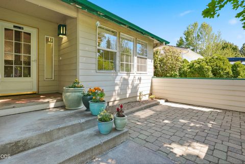 Tiny photo for 2034 NE Bluebird Court NE, Bend, OR 97701 (MLS # 220224773)