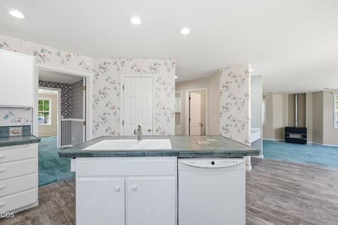 Tiny photo for 2034 NE Bluebird Court NE, Bend, OR 97701 (MLS # 220224773)