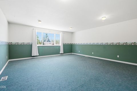Tiny photo for 2034 NE Bluebird Court NE, Bend, OR 97701 (MLS # 220224773)