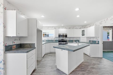 Tiny photo for 2034 NE Bluebird Court NE, Bend, OR 97701 (MLS # 220224773)
