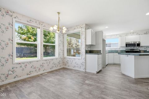 Tiny photo for 2034 NE Bluebird Court NE, Bend, OR 97701 (MLS # 220224773)
