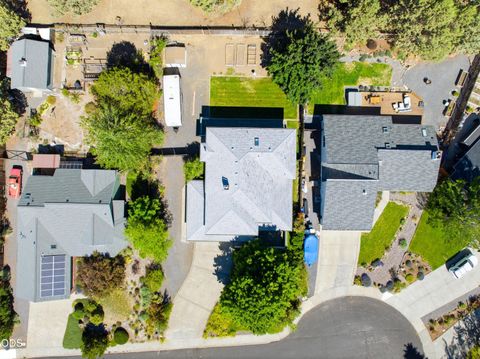 Tiny photo for 2034 NE Bluebird Court NE, Bend, OR 97701 (MLS # 220224773)