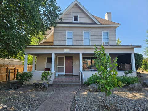 Photo of 621 W 11th Street, Medford, OR 97501 (MLS # 220226637)