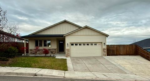 Tiny photo for 912 Stonewater Drive, Eagle Point, OR 97524 (MLS # 220212142)