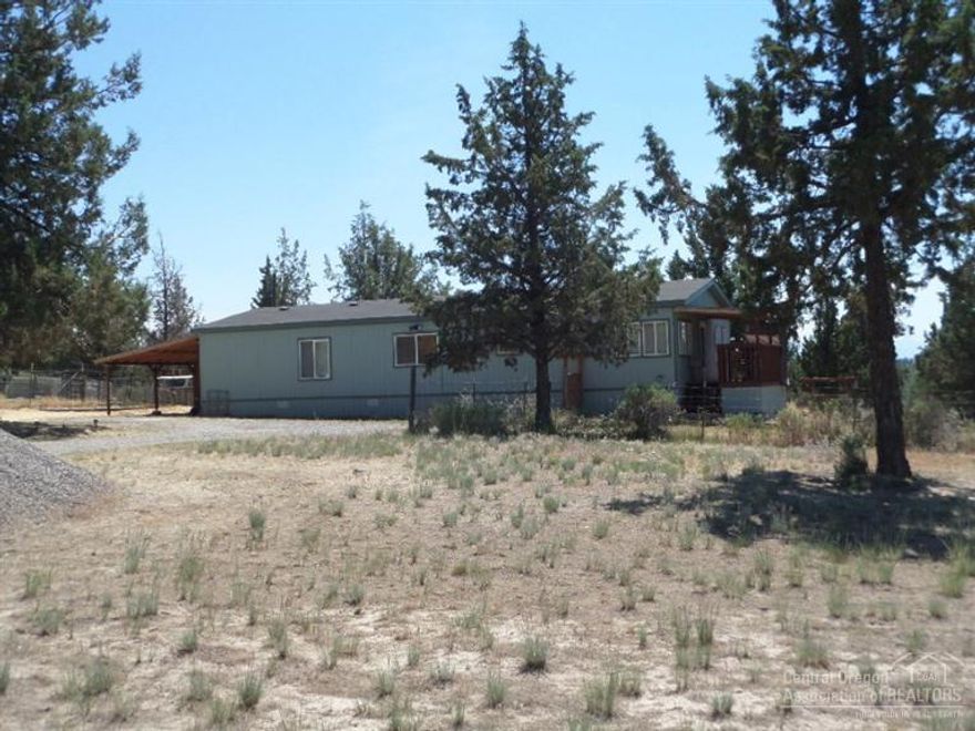 Very nice floor plan. Three bedrooms with an office. 1.27 acres. Beautiful cascade Mt. Views from this wrap around deck. Come to enjoy all the Ranch has to offer, golf fishing, hiking, swimming and more.
