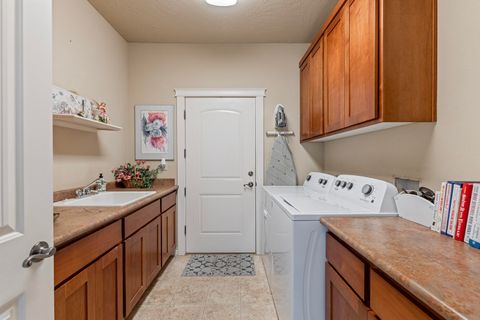 Tiny photo for 128 Oak Point Drive, Eagle Point, OR 97524 (MLS # 220221190)