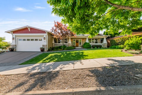Photo of 128 Oak Point Drive, Eagle Point, OR 97524 (MLS # 220221190)