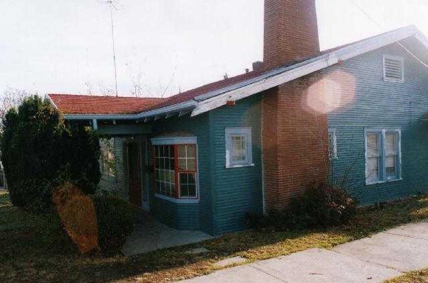 Area Where A Lot Of The Older Home Are Being Restored Seller Has Rented For $1,100 Total. Handicap Access. 2 Bedrm Side Has Partial Bsm 1 Bedrm Unit Fixed Up. 2 Bedrm Needs Paint Etc. Absentee Seller Motivated