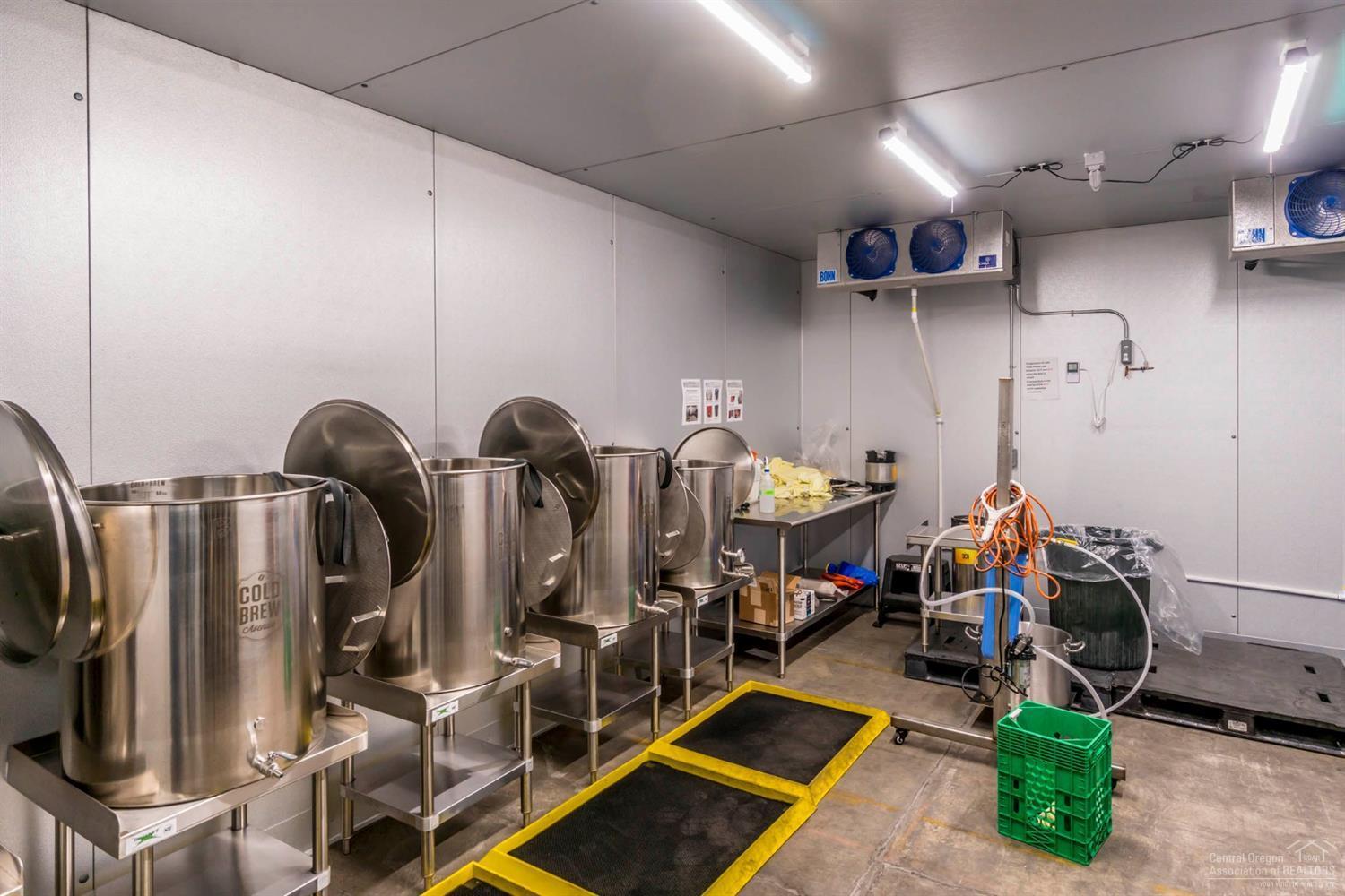 CLAJ - Commercial Sale