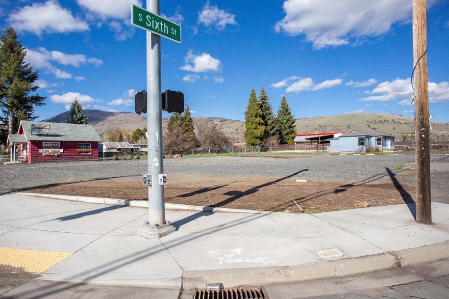 Great .39 acre corner commercial lot located between Burger King and just across Homedale from Taco Bell. High exposure on a main thoroughfare surrounded by commercial, retail and highly populated residential homes. Great location for retail, fast food, coffee drive through and more. Also, what may be available if additional land is needed, is a .26 acre (pictured red house) adjacent property to the north at 2247 Homedale Rd.