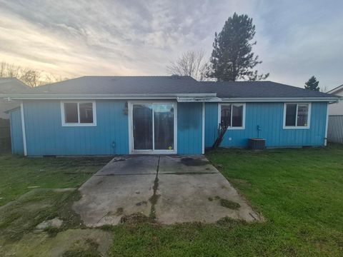 Tiny photo for 8028 Thunderhead Avenue, White City, OR 97503 (MLS # 220214002)
